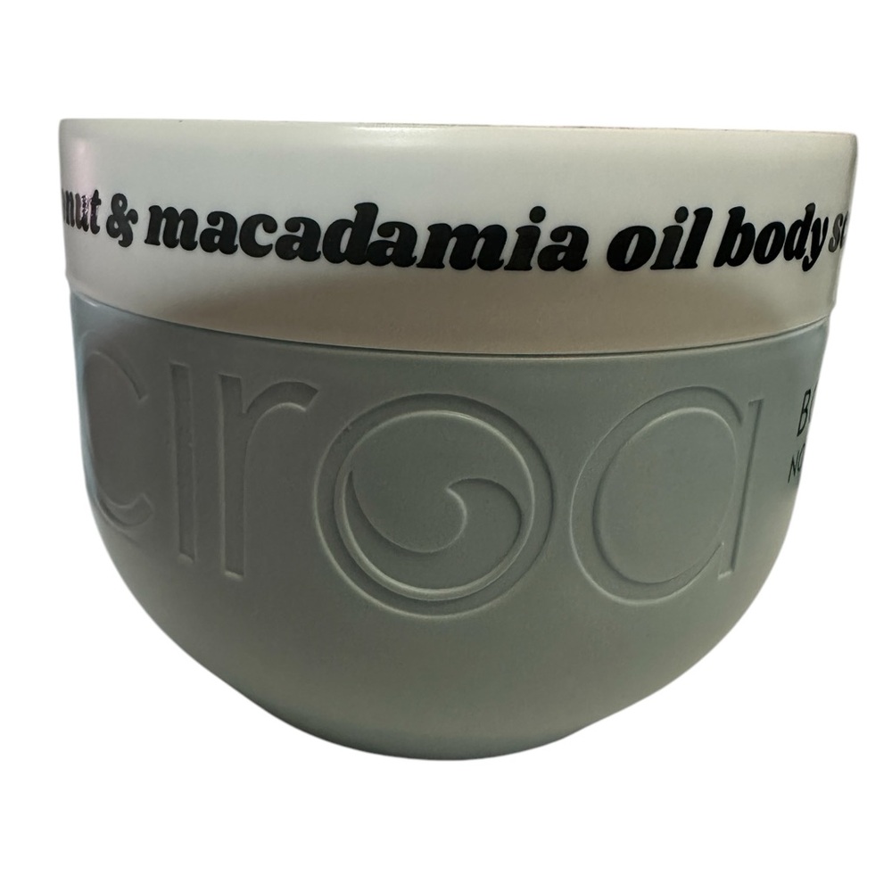 NEW CIROA body scrub Coconut & Macadamia Oil Scrub - New 21.2oz